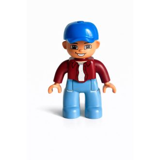 Lego Duplo kék sapkás bordó felsős férfi
